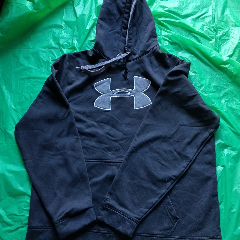 UNDER ARMOUR SWEATER